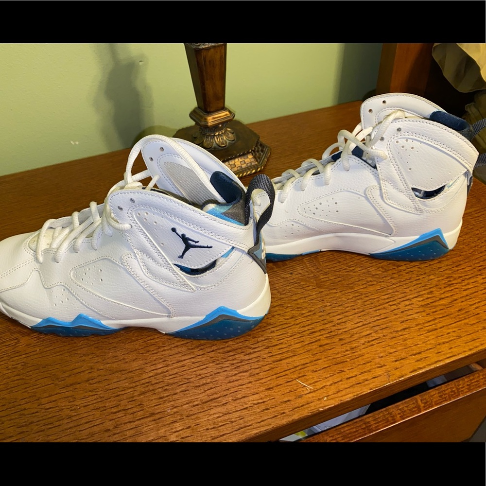 Air Jordan 7 in youth. 8.5 in women. GENTLY WORN